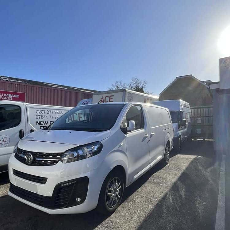 Vauxhall-Vivaro-2